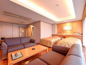 【洋室】お部屋の窓からは三河湾の絶景がお楽しみ頂けます。(客室一例)