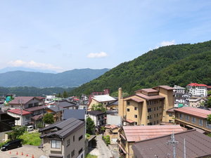 野沢温泉の高い台にあるホテルからの眺め