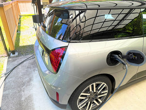 【駐車場・EV・PHEV充電スタンド200V】お客様ご自身の車載ケーブルをご持参ください。