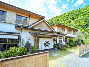 【外観】大野木荘へようこそ!のれんをくぐれば最高の温泉と山海のお料理でおもてなし