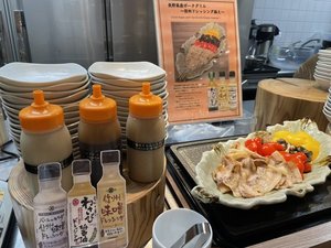■ご当地メニュー『長野県産豚グリルの信州ドレッシング添え』