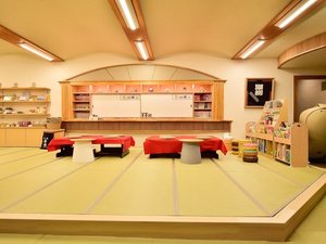 ★畳敷きのロビー・無料コミック・落書きコーナー
