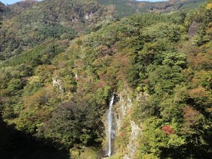 【回顧の滝】大自然に囲まれた塩原を代表する滝です。