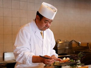 【料理長】伊勢志摩の旬の食材をこだわりの創作和洋会席でご提供いたします