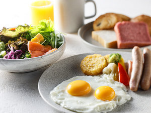 一日のスタートであるご朝食は、開放感があり、ゆったりしたレストラン「Together&Co.」で。