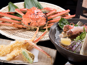 【*カニコース一例】越前ガニをカニ刺しや天ぷらなどフルコースで。