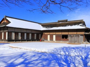 【車で約7分】中世の城を復元した歴史公園で、縄文時代からの歴史に触れられる「八戸市博物館」