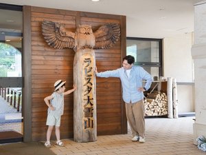 【1階/エントランス】ご家族での記念撮影に。