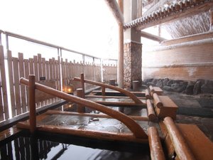 【大浴場/露天風呂】凍てつく大地で、身体をあたためる時間に。