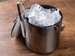 お部屋で氷がご入用の場合はフロントまでお申し付けください。
