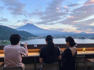 富士山をご覧になりながらお飲み物をお楽しみください。