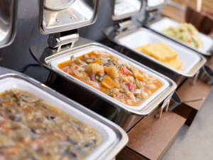 食べ残しゼロを目指して、追加の補充は少しずつ丁寧にご提供しております