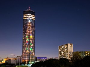 【当館から車で10分】千葉港のシンボルで、展望室からは美しい夜景や富士山を望める「千葉ポートタワー」