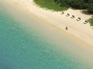 �z�e������ԂŖ�3���قǂ̏ꏊ�ɂ���V�R�̃r�[�`