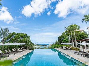 インフィニティプール/4〜11月 森の静けさ、海と空の輝き、自然とひとつになる瞬間。