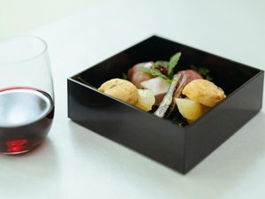 【アペリティフ】料理長謹製のアペリティフボックスをお部屋でお楽しみいただけます