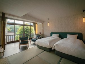 【高台の部屋】5つの母屋のうち、坂の一番上にあるお部屋です。森の風で羽を伸ばしてください