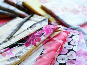 女性のお客様は、お好みの色浴衣をご利用いただけます。