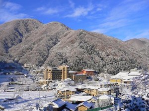 【冬】南信州は雪は多くありませんが、雪化粧することもあります。冬季は冬タイヤでお越しください。