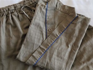 浴衣よりも動きやすく、はだけにくい。心からくつろげる時間を。