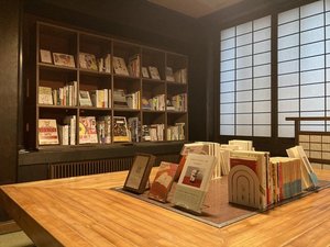 ◆ライブラリーコーナー/「美」「知」「体」「思」「語」の5つのテーマで選ばれた書籍から構成。