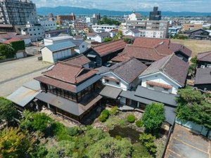 福西本店// ホテルから徒歩2分。国の登録有形文化財。明治・大正・昭和の蔵座敷等を一般公開。