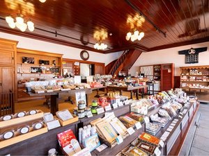 福西本店店蔵 野口英世青春通りに面した蔵造りのセレクトショップ 会津の旅のお土産探しならお薦めです