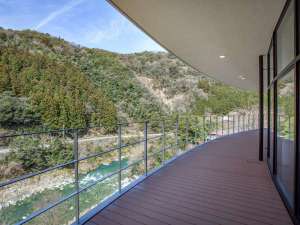 �y�o���R�j�[�z�����̌i�F���������y���߂�L�߂̃o���R�j�[