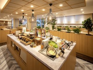 朝食時間(全日) 6:30〜9:00 焼き立てパンが香るビュッフェ形式です