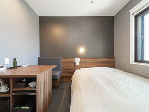 【エクストラルーム】150cm幅のワイドベッド＋広々デスクのお部屋です