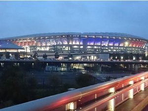 【当館から徒歩約10分】7万人以上の収容力を誇る、日本最大のスタジアム「日産スタジアム」