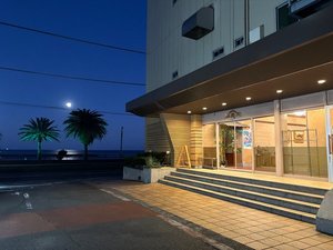 本館エントランス