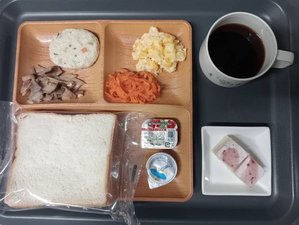 朝食は和食と洋食の他にピザをご用意選択は出来ません。