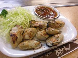 みっちゃんのかき焼きです!ぷりっぷりでビールがすすむぅ〜♪