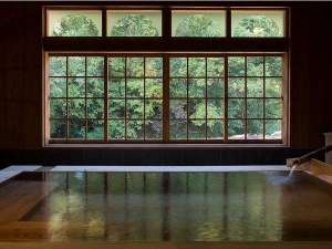 村中の湯 たゆたゆ窓を開ければ1枚の風景画を見ているよう