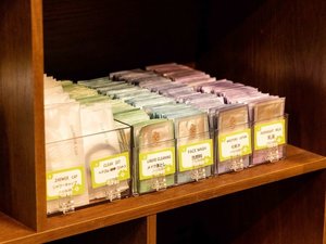 【大浴場】メイク落としや乳液など、必要なケアアイテムをご用意。