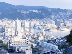 【ロビーからの眺望】情緒ある長崎市内中心地が眼下に広がります。