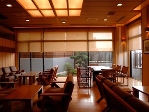 ���E���W