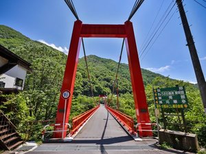 【内楽橋】秋になると橋から眺める紅葉は絶景です