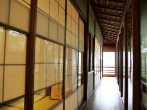 �y�{�ًq���L���z�m�X�^���W�b�N�ȕ��͋C���F�Z���Y���{��