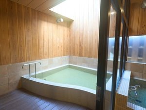 男女別湯どころ。群馬県百石温泉より運んできた源泉です