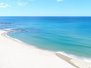 美しい砂浜の海水浴場で小さなお子様にも安心