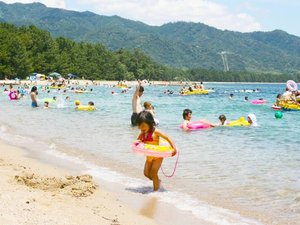 天橋立海水浴場 透明度の高い海と綺麗な砂浜が特徴的 当館より車で約15分