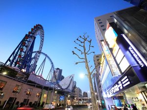 外観 観覧車、ジェットコースターとドン・キホーテが目印です♪