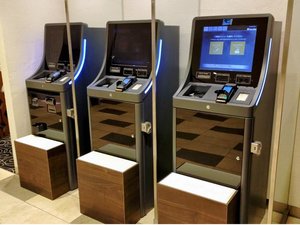 お支払いは自動精算機でスムーズに!お帰りの際のチェックアウト手続きもこちらから。