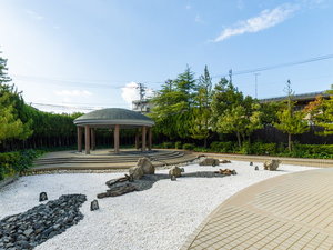 【エントランス】枯山水庭園