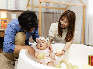 �y�t�@�~���[�R���Z�v�g�z ���炩�f�ނ̃{�[���v�[���ł́A�Ԃ����ł����S���Ă��V�т��������܂��B