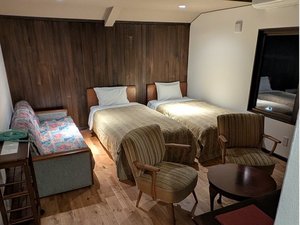 �����v�`�z�e���@�т��Ƃ�A�o�����̎{�ݎʐ^1