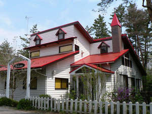赤い屋根・風見鶏が目印のかわいい別荘です【外観】