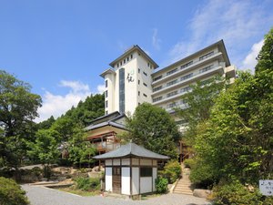 敷地内にはある古いお堂。江戸時代以前、鬼怒川西岸の往来はここを起点として山道を行き来してました。